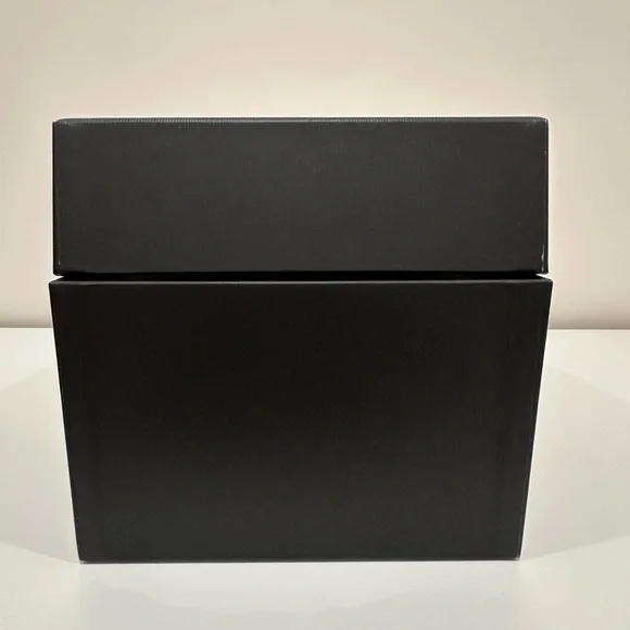 Gucci white&black shoe box with 2 dust bags, tissue/shoe stuffing papers & card - Picture 9 of 13